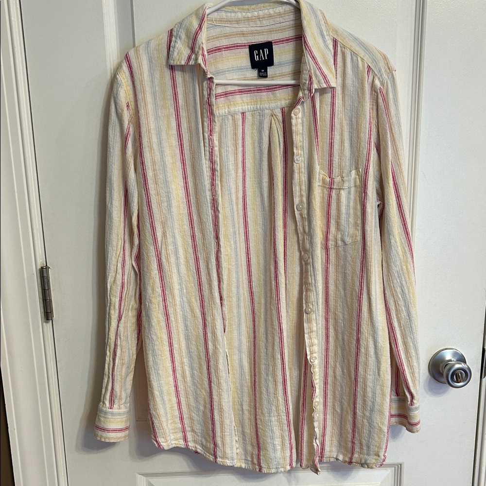 ✨ 5 for $50✨ GAP Multicolor Striped Shirt